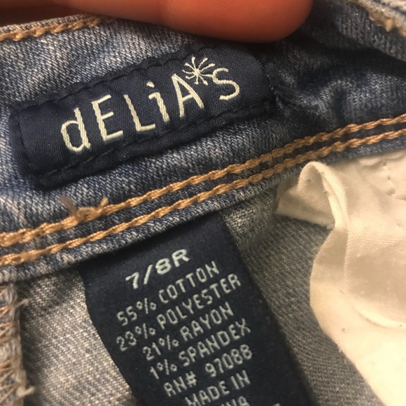 Light wash “Taylor” style jeans from deliah’s - Picture 2 of 4